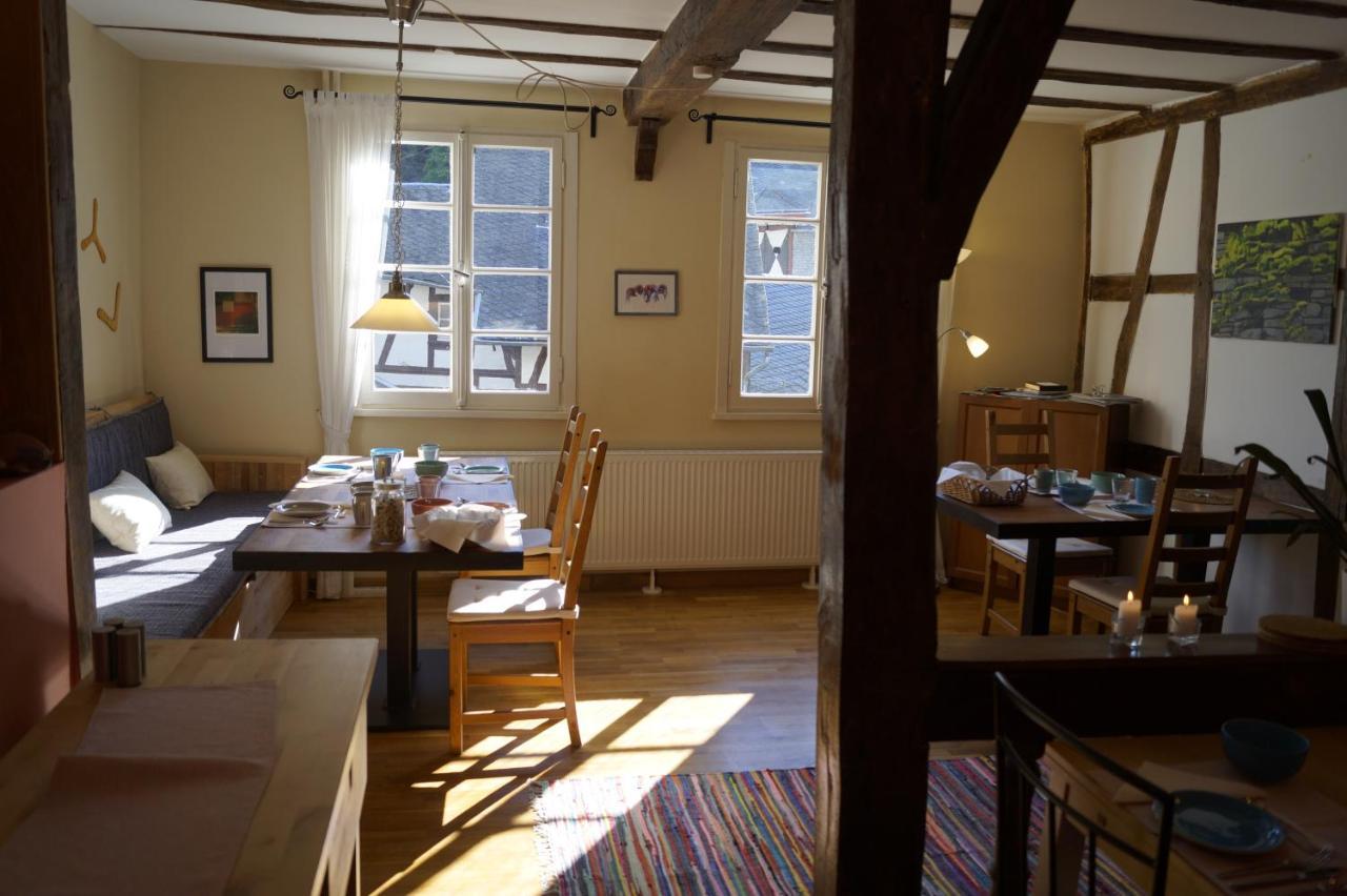 Der Kleine Globetrotter Acomodação com café da manhã Monschau Exterior foto